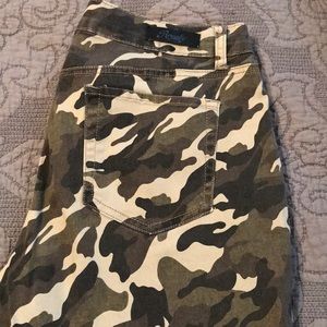 Royalty Brand. Camouflage Jeans.